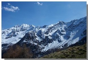 La sezione centrale della testata della Val lesina, vista dall'alpe Legnone. Foto di M. Dei Cas