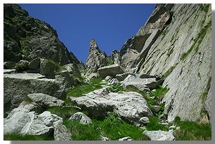 La discesa dal passo di Val Torrone (foto M.Dei Cas)