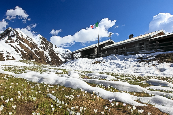 Il bivacco Alpe Piazza (foto R. Moiola)