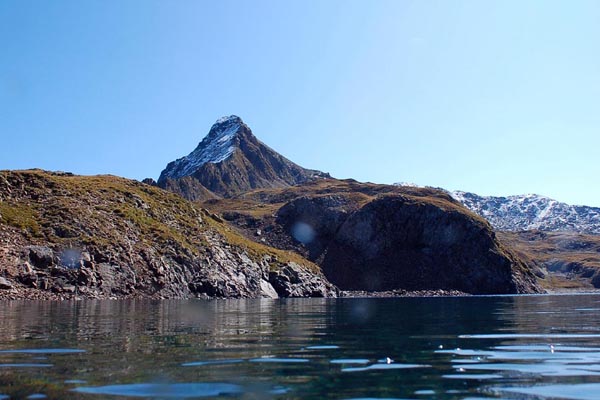 Il monte Torsoleto e il lago di Picol (foto A. North Underwater Explorers Team)