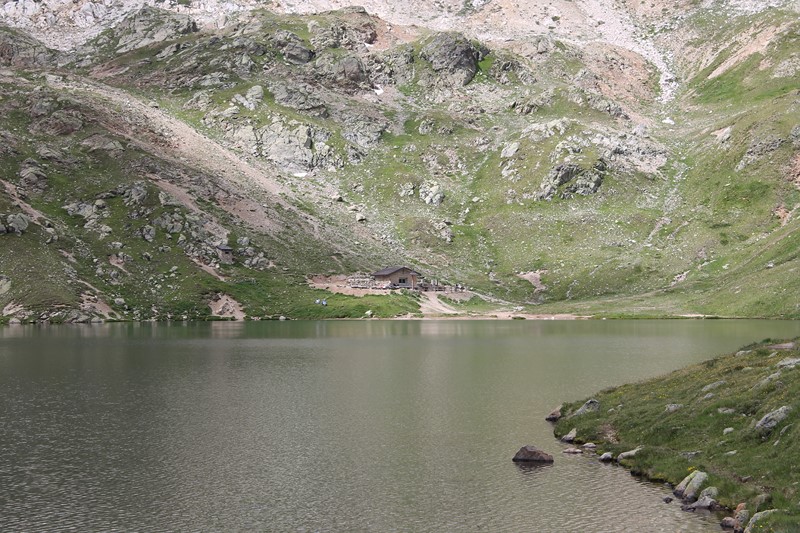 Il Bivacco Baitel del Mont (Foto Luca Foti)