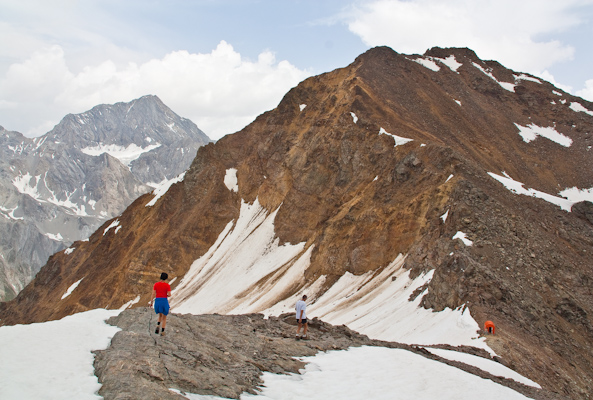 Discesa dalla cresta del monte Confinale verso il bivacco (foto G.Meneghello)