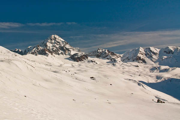 La val Cedec dominata dal Gran Zebrù tra la neve a primavera (foto G.Meneghello)