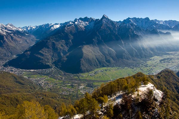 La Valchiavenna vista da Valle della Forcola (foto L. Vezzoni)