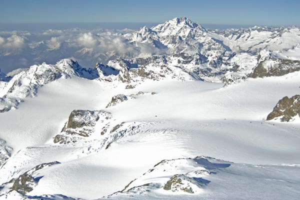 Il panorama verso il Monte Disgrazia visto dal bivacco (foto Beno)