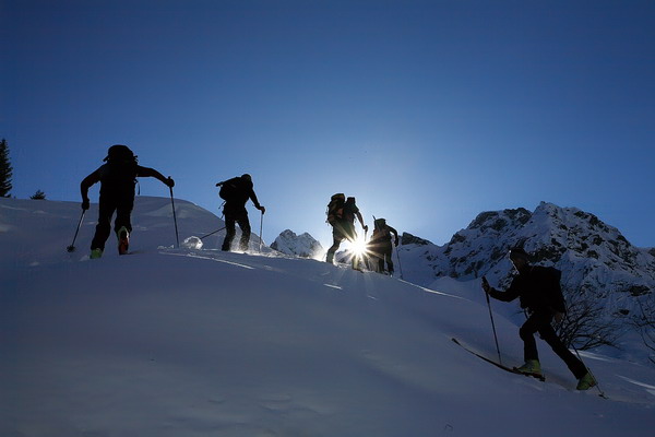 Scialpinisti in val d'Arigna verso il canalone del Druet (foto R. Ganassa)