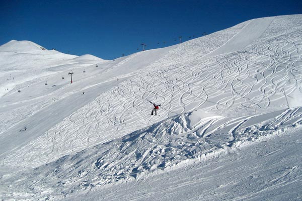 Acrobazie con lo snowboard (foto F. Vaninetti)