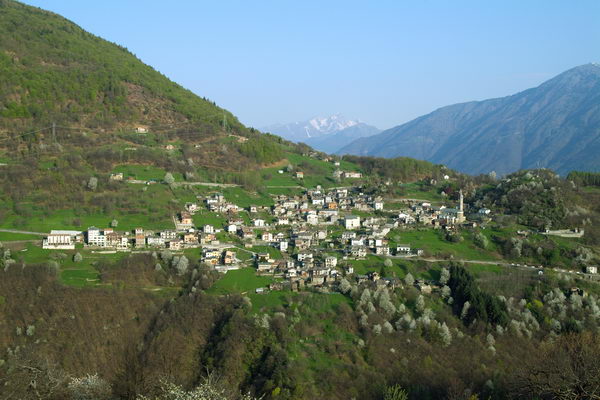L'abitato di Sacco in Valgerola (foto R. Moiola)